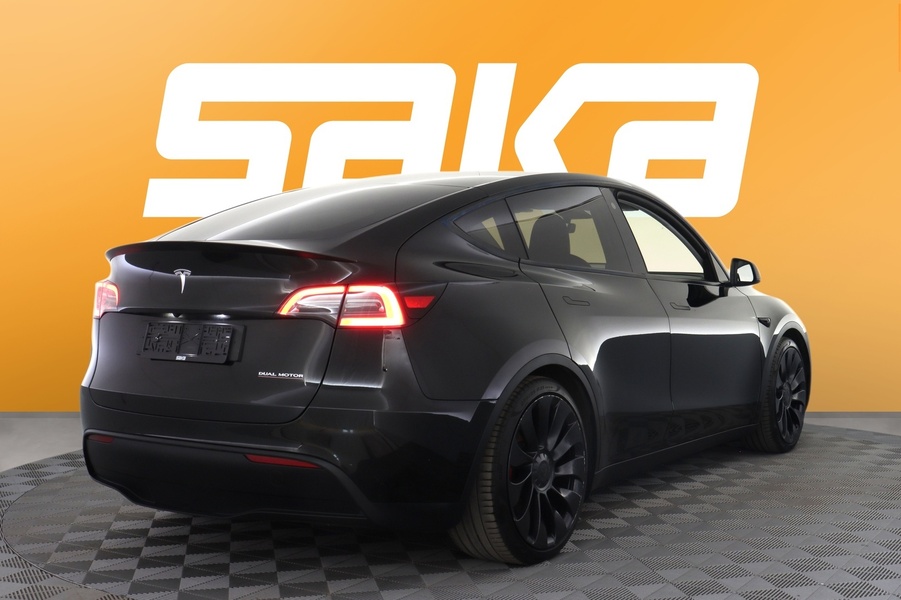 Tesla Model Y vaihtoauto