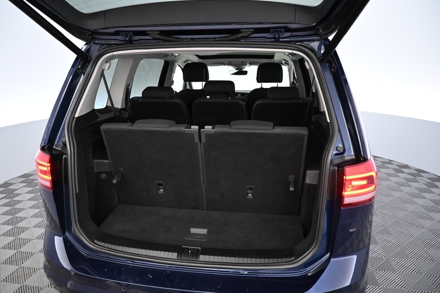 Volkswagen Touran vaihtoauto