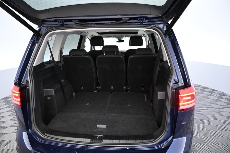 Volkswagen Touran vaihtoauto