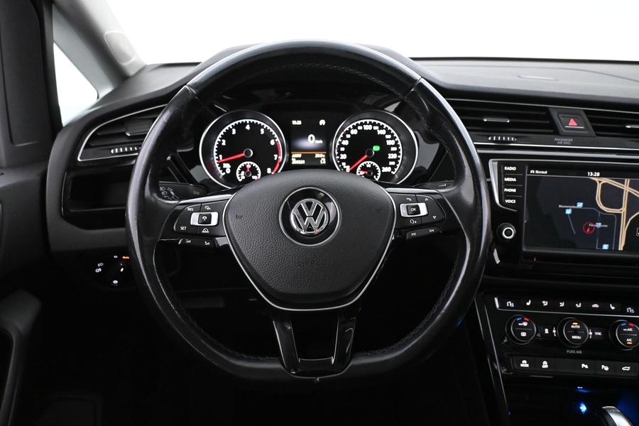 Volkswagen Touran vaihtoauto