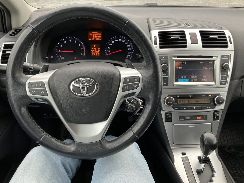Toyota Avensis vaihtoauto