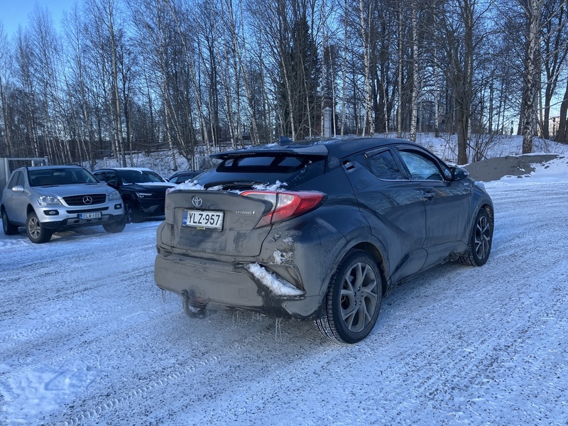 Toyota C-HR vaihtoauto