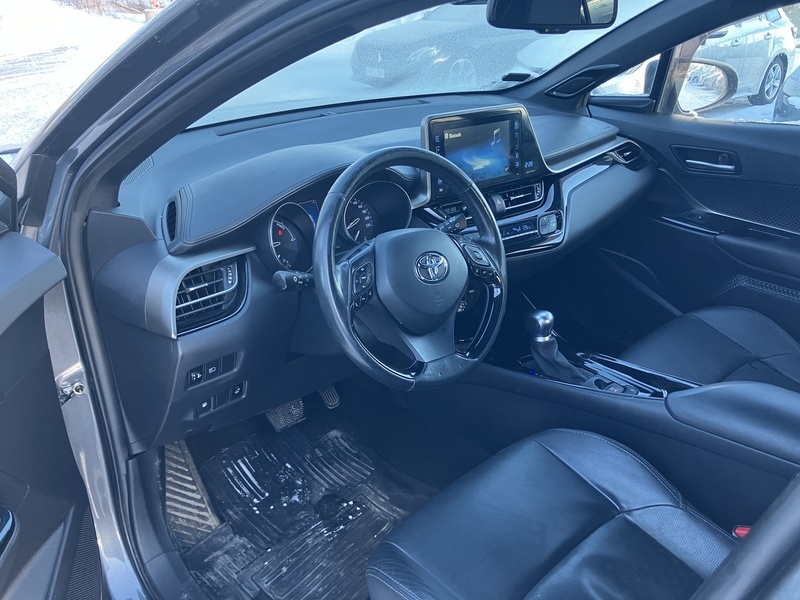 Toyota C-HR vaihtoauto