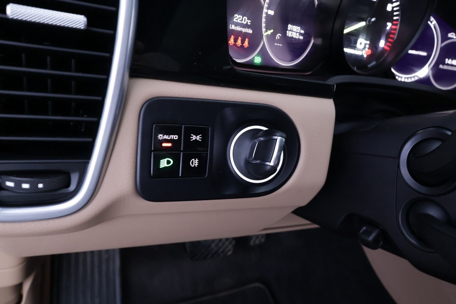 Porsche Cayenne vaihtoauto