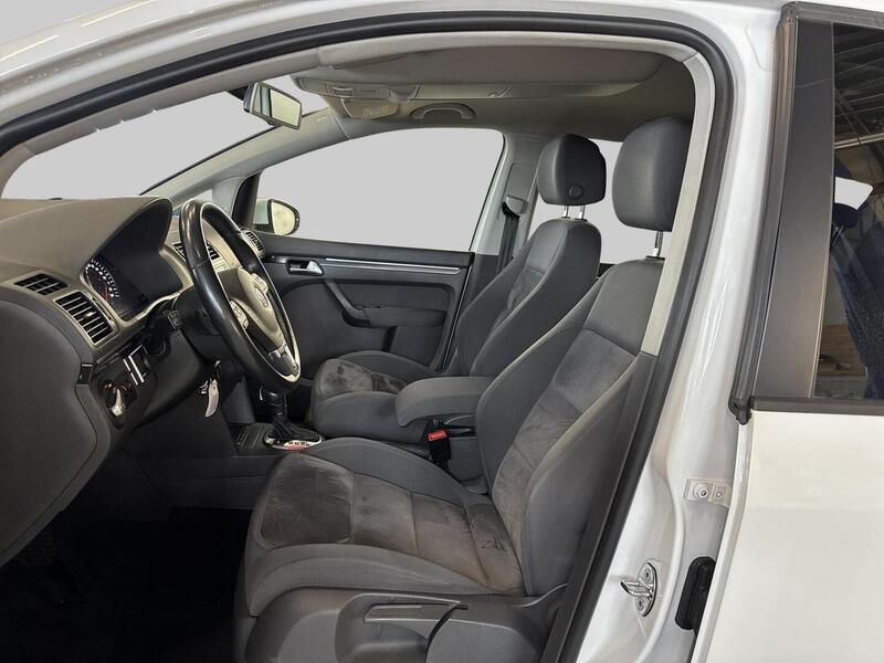 Volkswagen Touran vaihtoauto