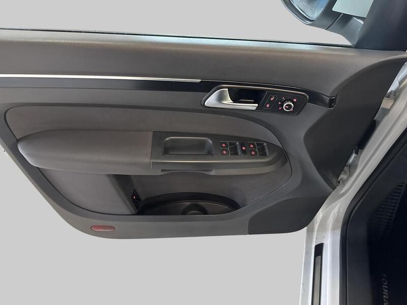 Volkswagen Touran vaihtoauto