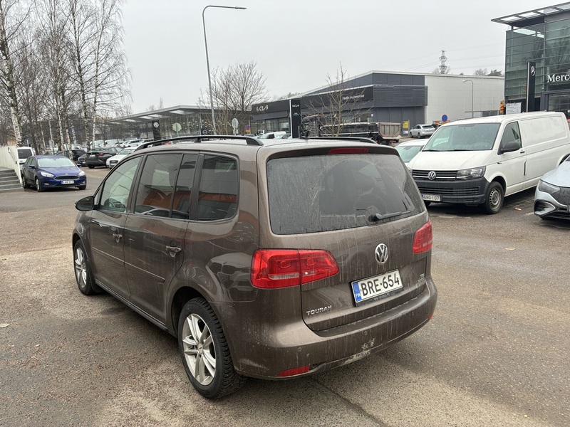 Volkswagen Touran vaihtoauto