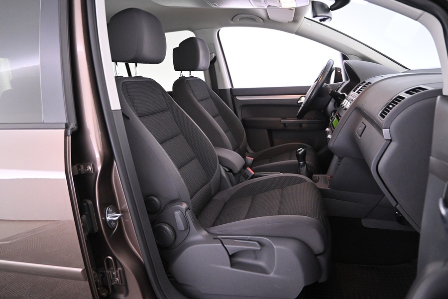 Volkswagen Touran vaihtoauto