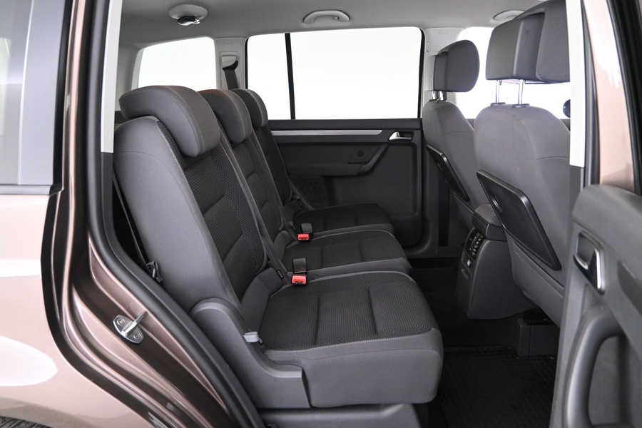 Volkswagen Touran vaihtoauto