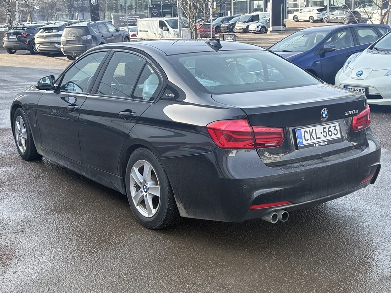 BMW 330 vaihtoauto