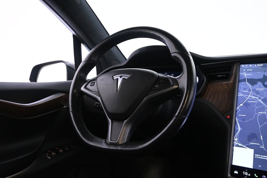 Tesla Model X vaihtoauto