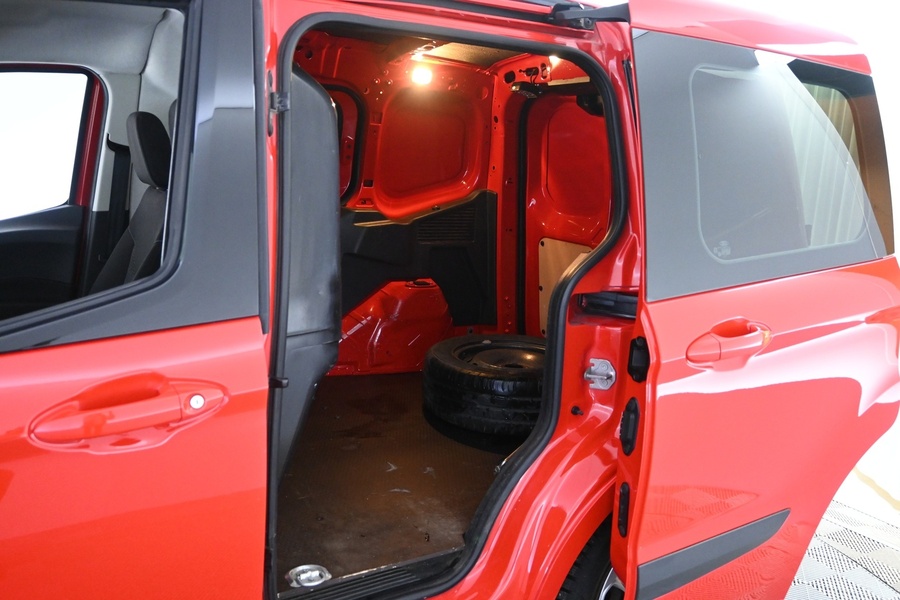 Ford Transit Courier vaihtoauto