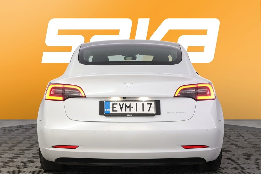 Tesla Model 3 vaihtoauto