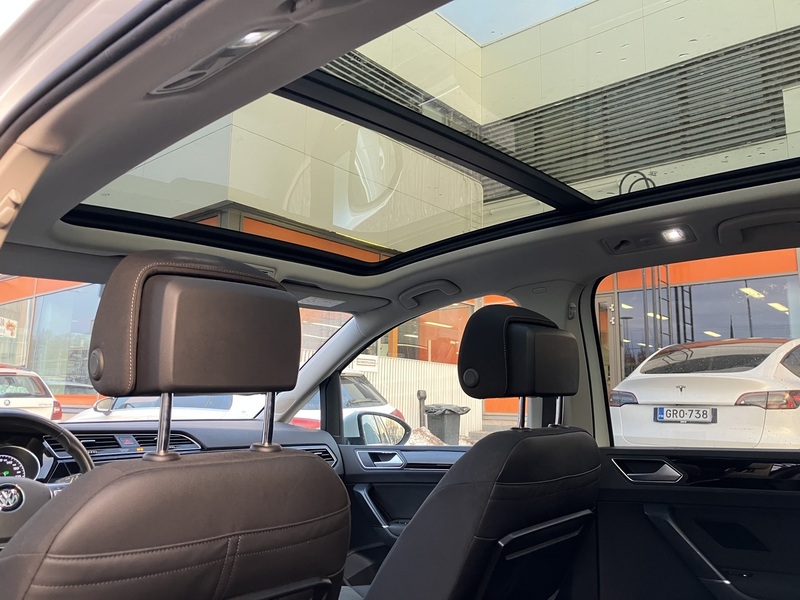 Volkswagen Touran vaihtoauto