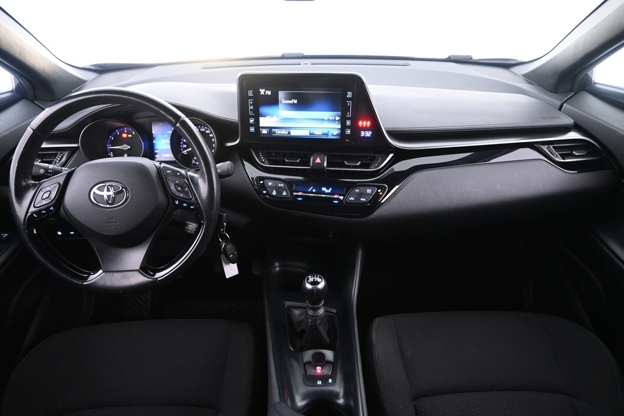 Toyota C-HR vaihtoauto