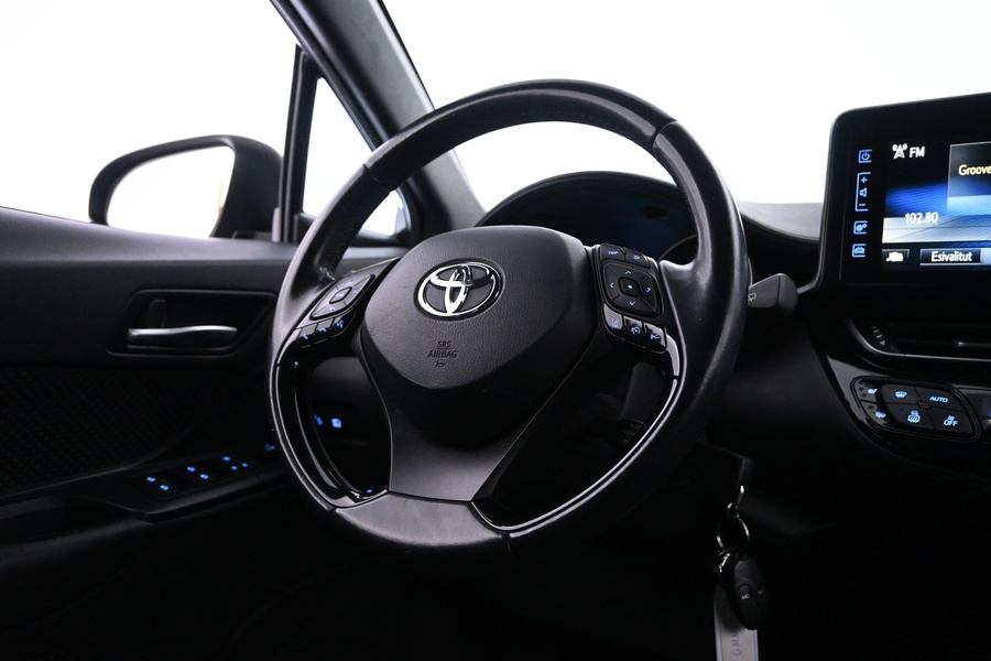 Toyota C-HR vaihtoauto