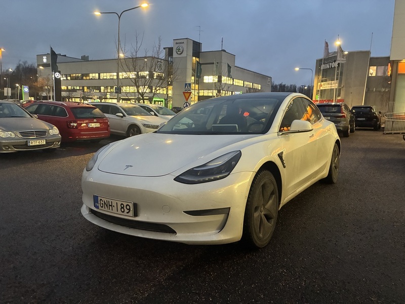 Tesla Model 3 vaihtoauto