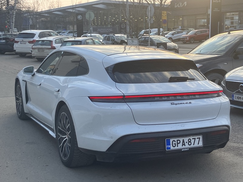 Porsche Taycan vaihtoauto