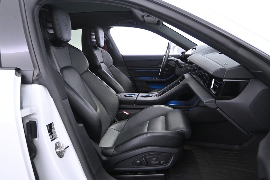 Porsche Taycan vaihtoauto