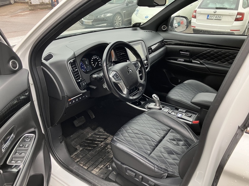 Mitsubishi Outlander PHEV vaihtoauto