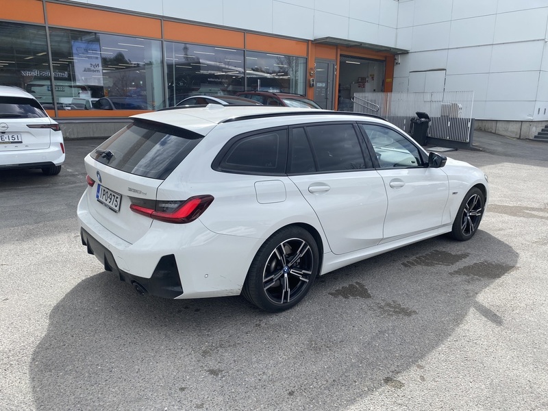 BMW 330 vaihtoauto