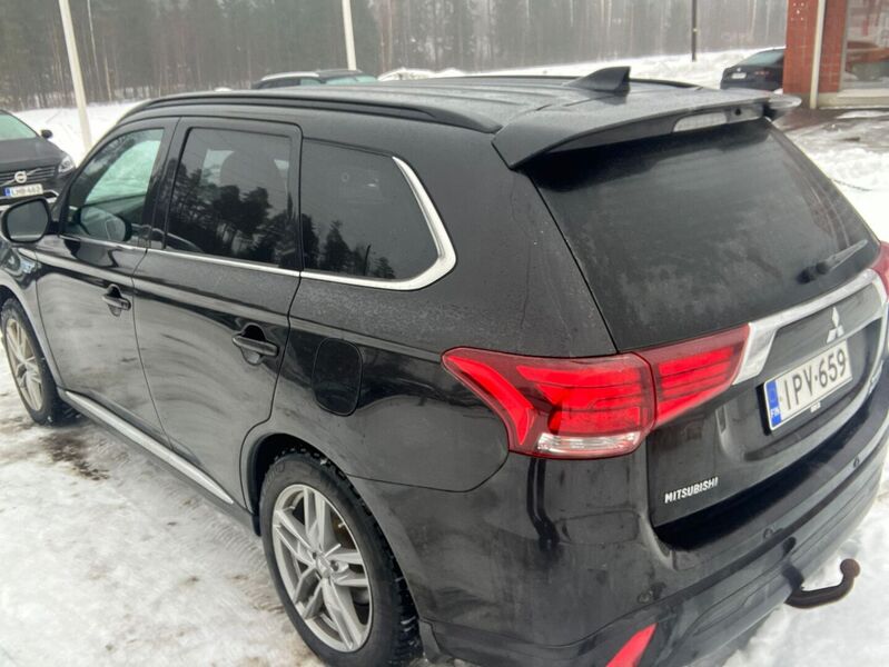 Mitsubishi Outlander PHEV vaihtoauto