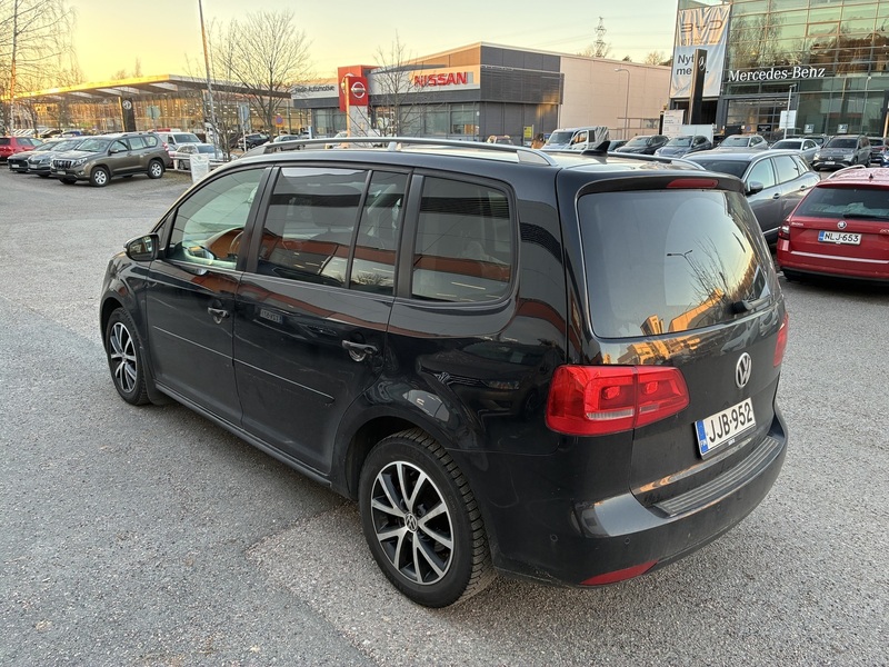 Volkswagen Touran vaihtoauto