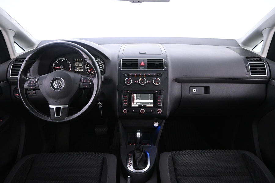Volkswagen Touran vaihtoauto