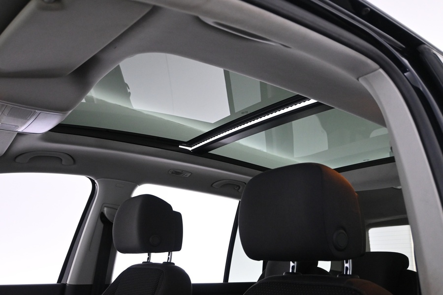 Volkswagen Touran vaihtoauto