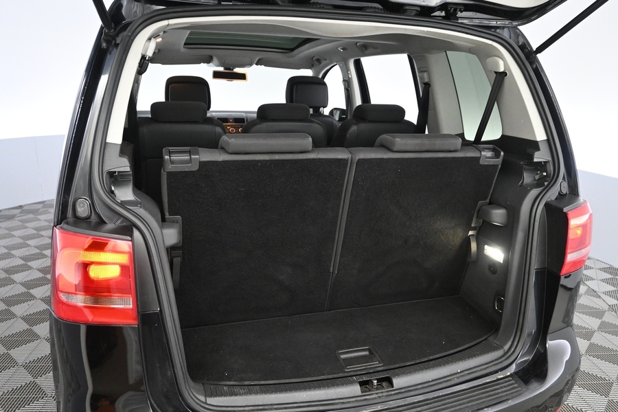 Volkswagen Touran vaihtoauto