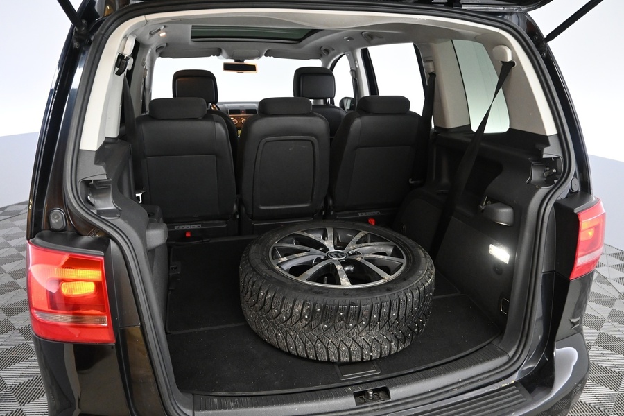 Volkswagen Touran vaihtoauto