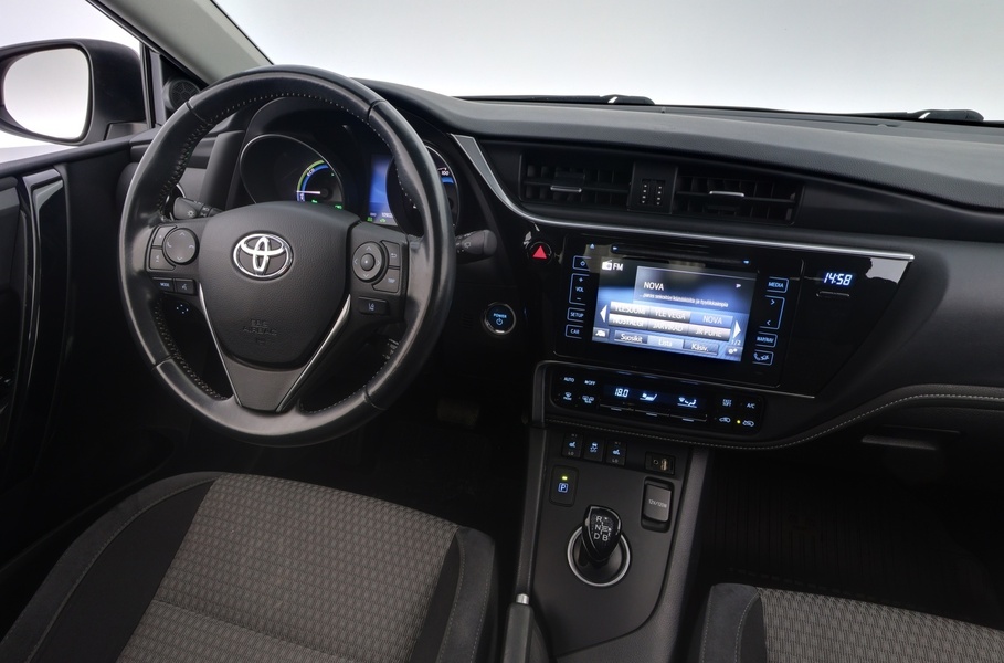 Toyota Auris vaihtoauto