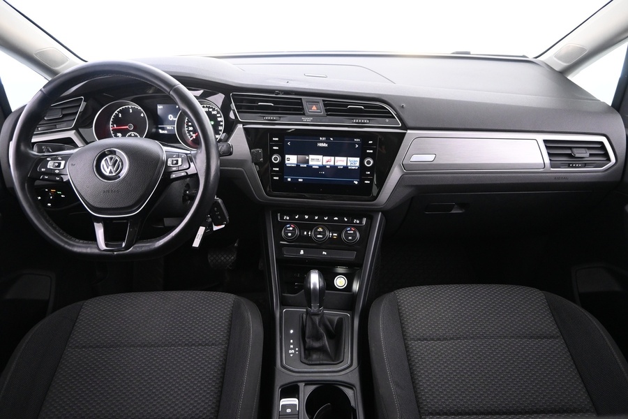 Volkswagen Touran vaihtoauto