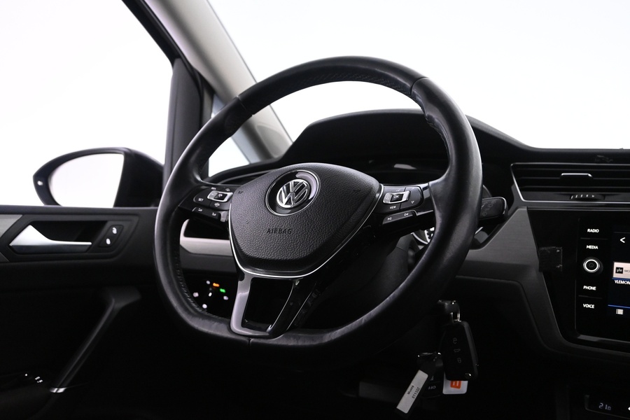 Volkswagen Touran vaihtoauto