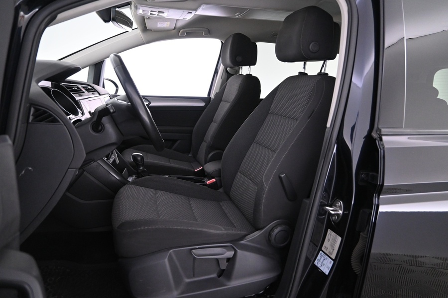 Volkswagen Touran vaihtoauto