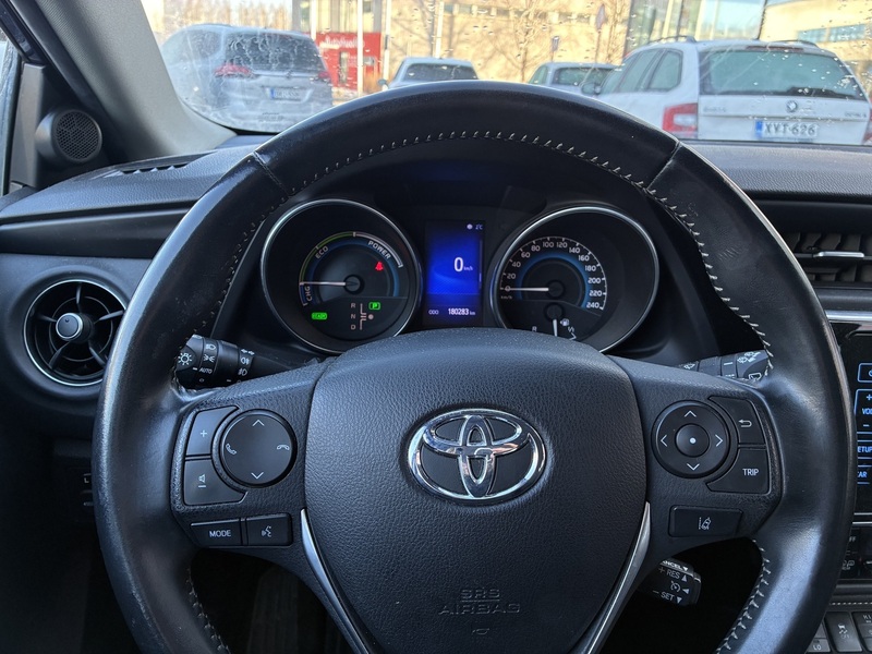 Toyota Auris vaihtoauto