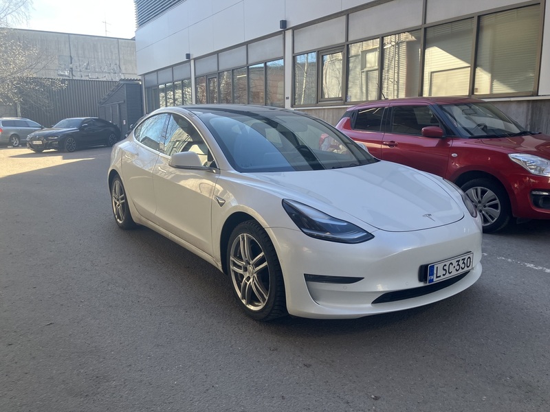 Tesla Model 3 vaihtoauto