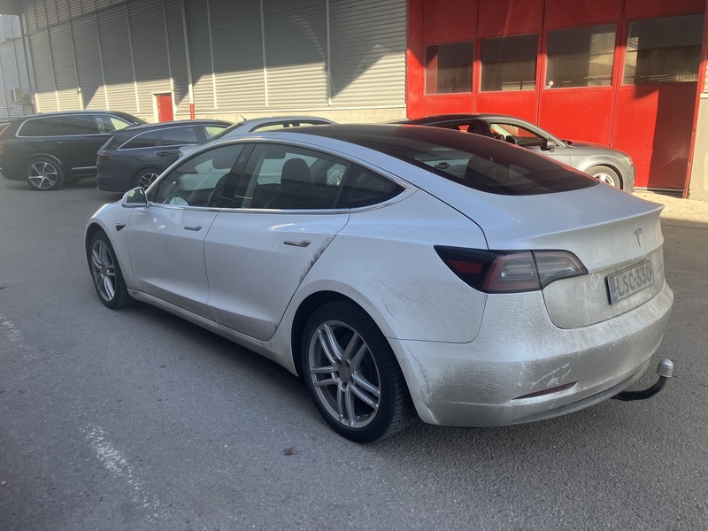 Tesla Model 3 vaihtoauto
