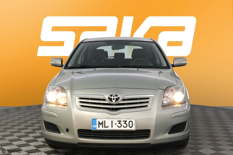 Toyota Avensis vaihtoauto