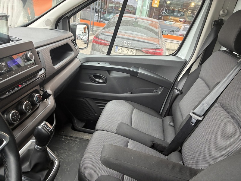 Nissan Primastar vaihtoauto