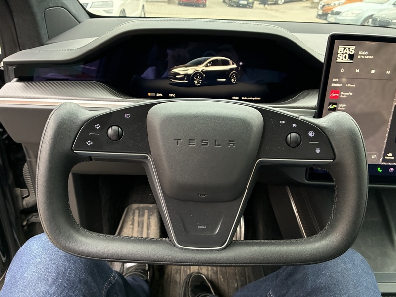 Tesla Model X vaihtoauto