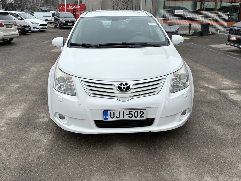 Toyota Avensis vaihtoauto