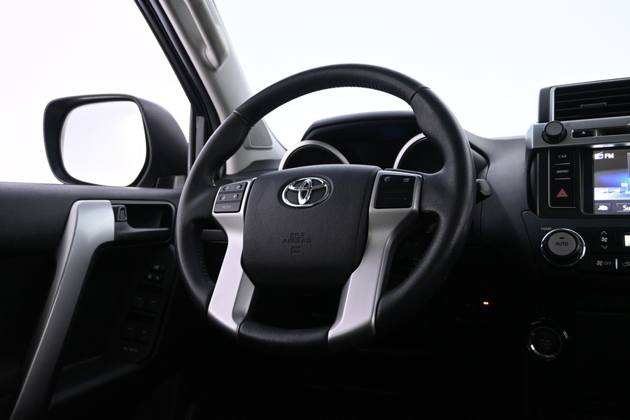 Toyota Land Cruiser vaihtoauto