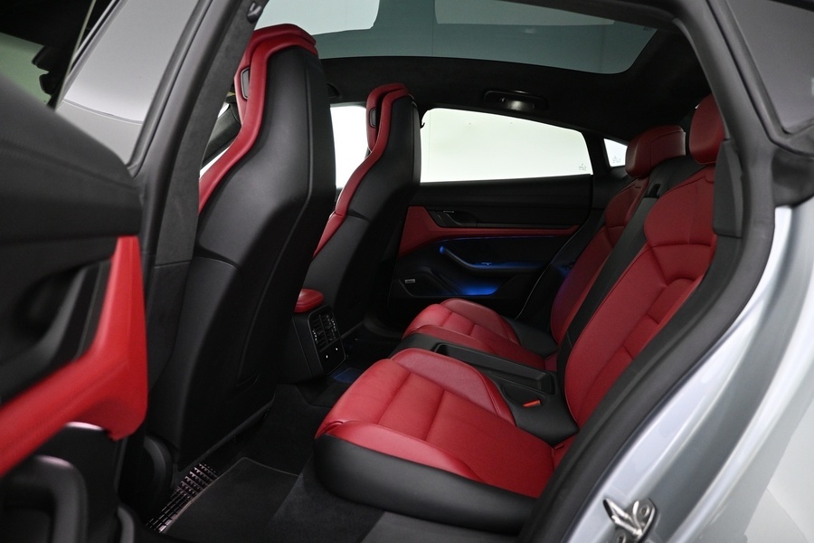 Porsche Taycan vaihtoauto