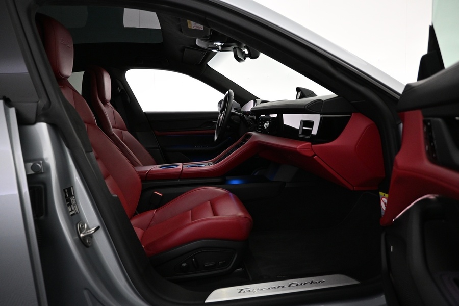 Porsche Taycan vaihtoauto