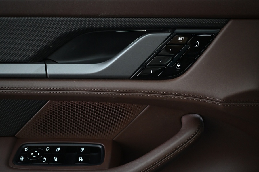 Porsche Taycan vaihtoauto