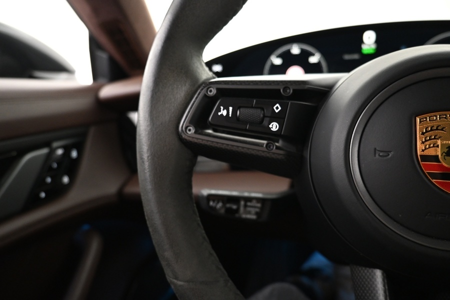 Porsche Taycan vaihtoauto