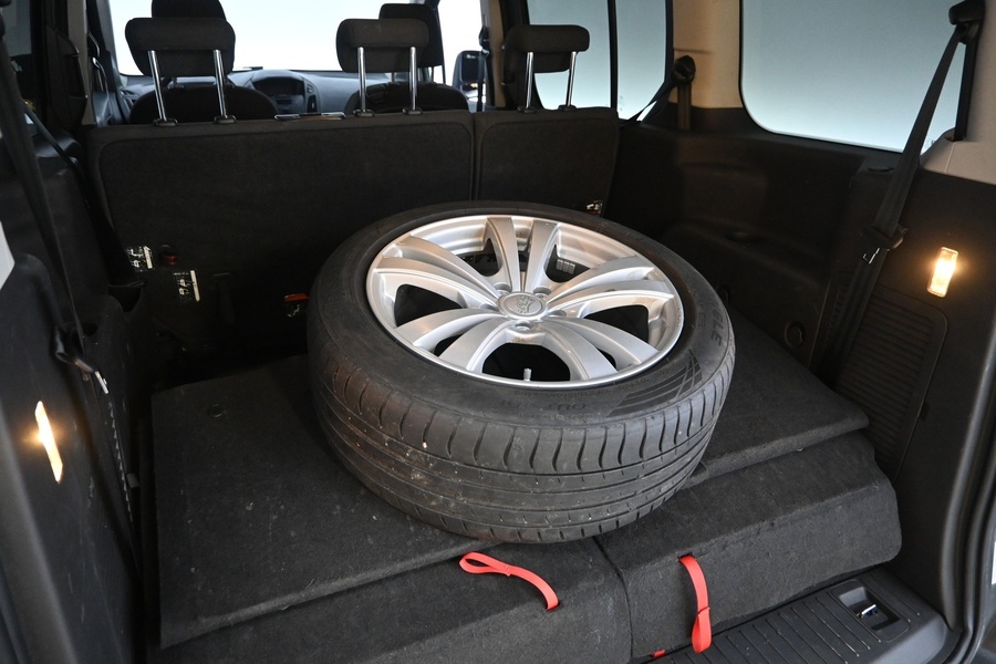 Ford Grand Tourneo Connect vaihtoauto