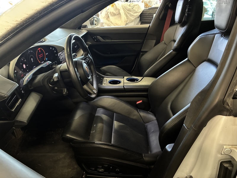 Porsche Taycan vaihtoauto