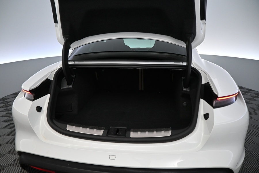 Porsche Taycan vaihtoauto